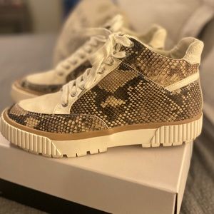 Dolce Vita black white snake leather shoe size 10